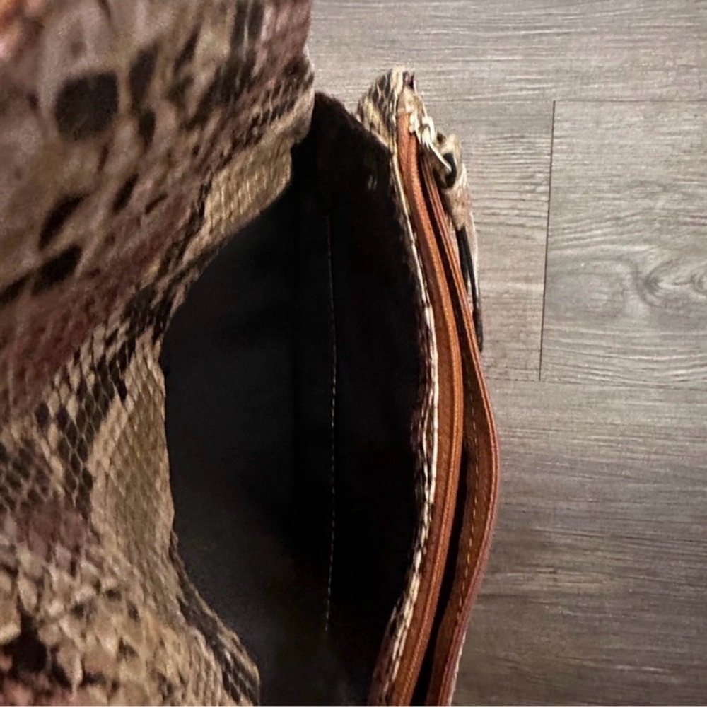 🌻 NWOT! KENNETH COLE Tan with Snakeskin Wristlet/Clutch/Wallet - Picture 5 of 7